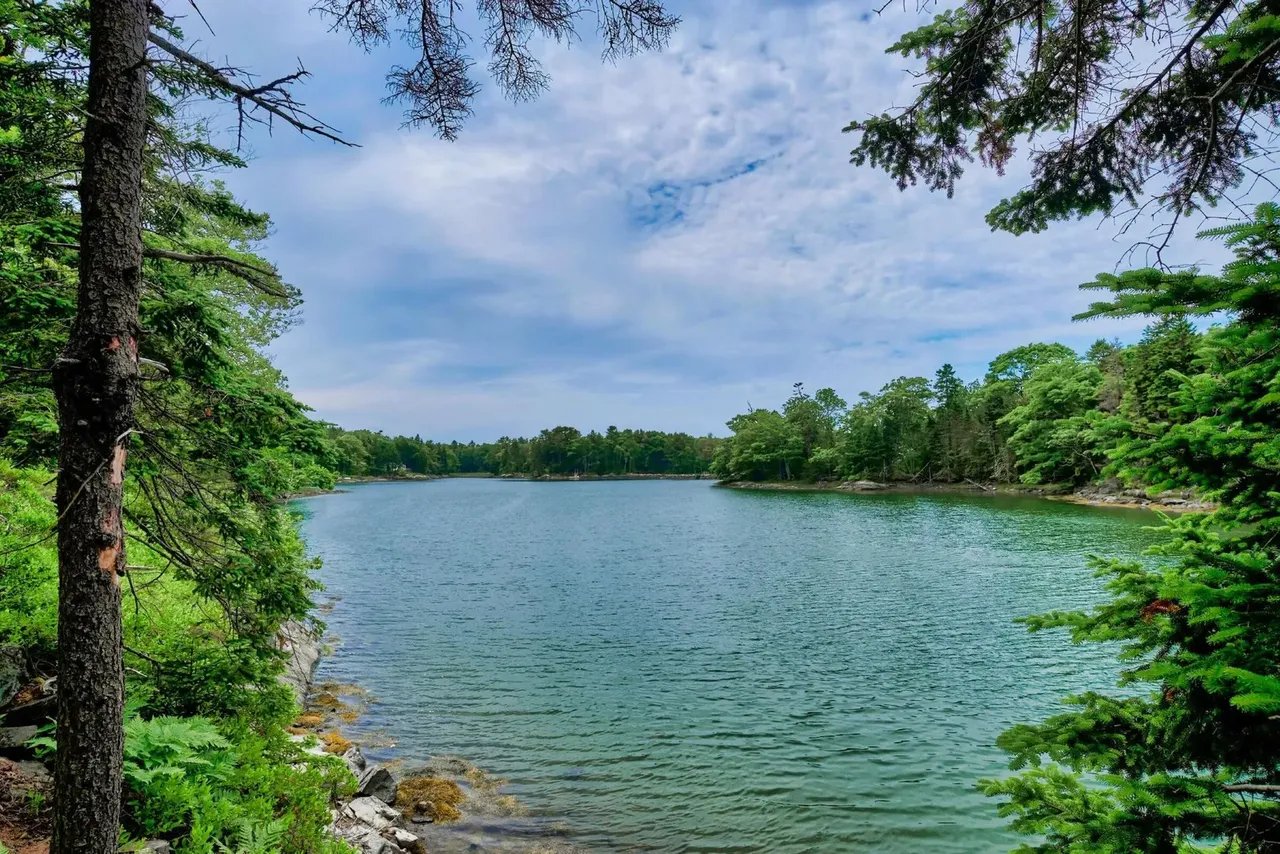 New Listing! 11 Samoset Trail,  Boothbay, ME 04544 – $450,000
