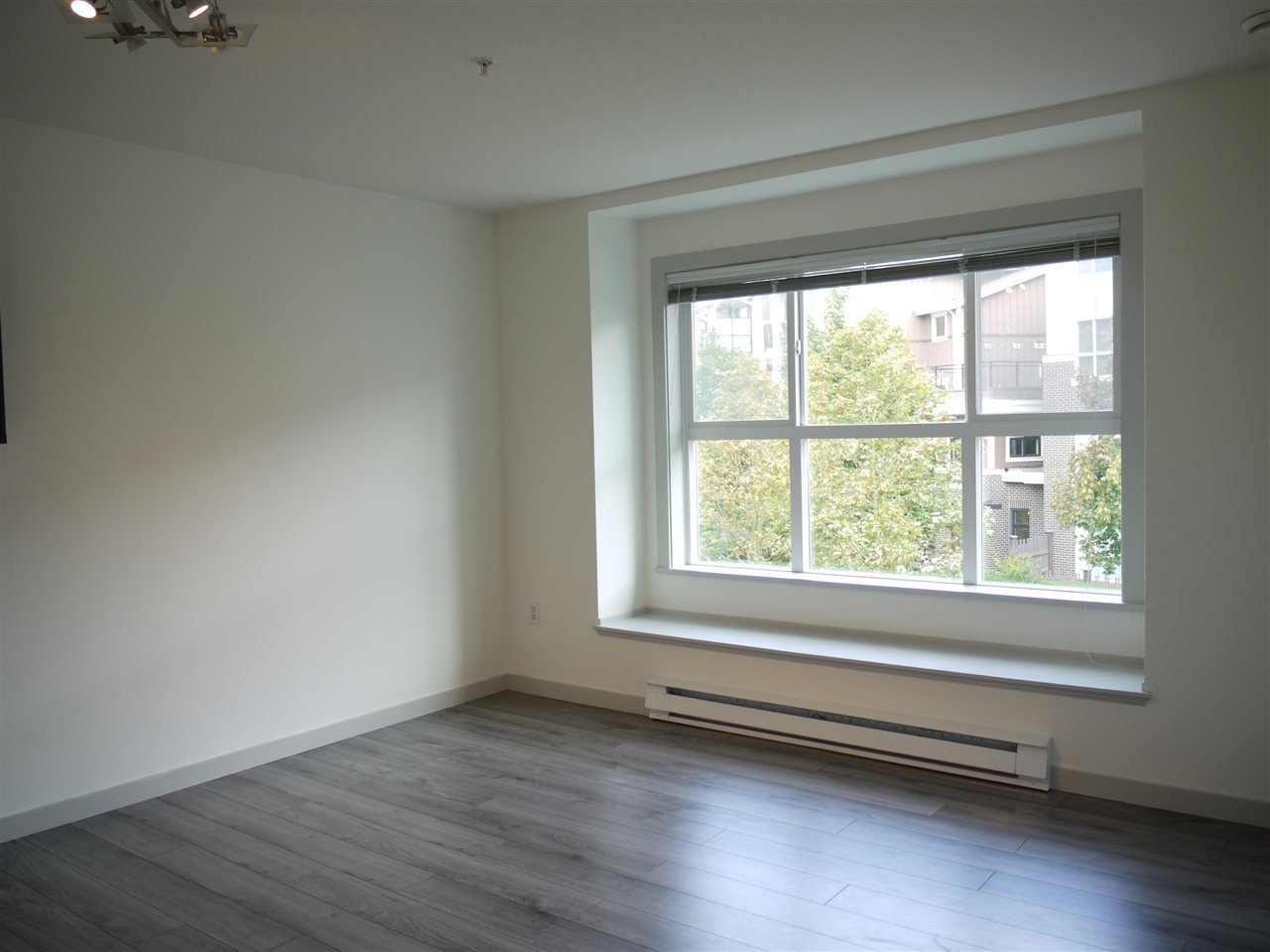 312-5775 Irmin St