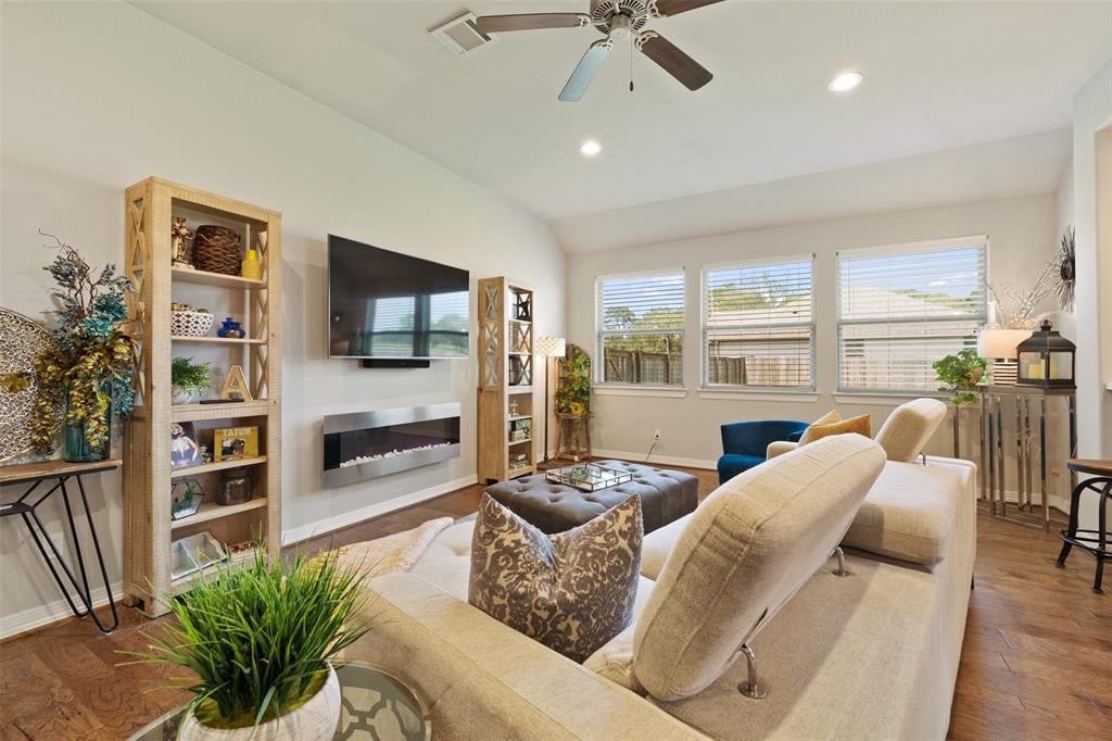 57 Briarwood Ln Bellville, Tx 77418