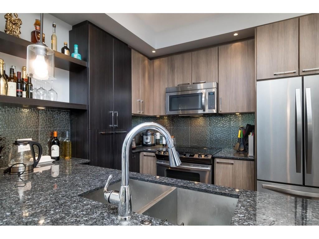 C313-20211 66 Ave
