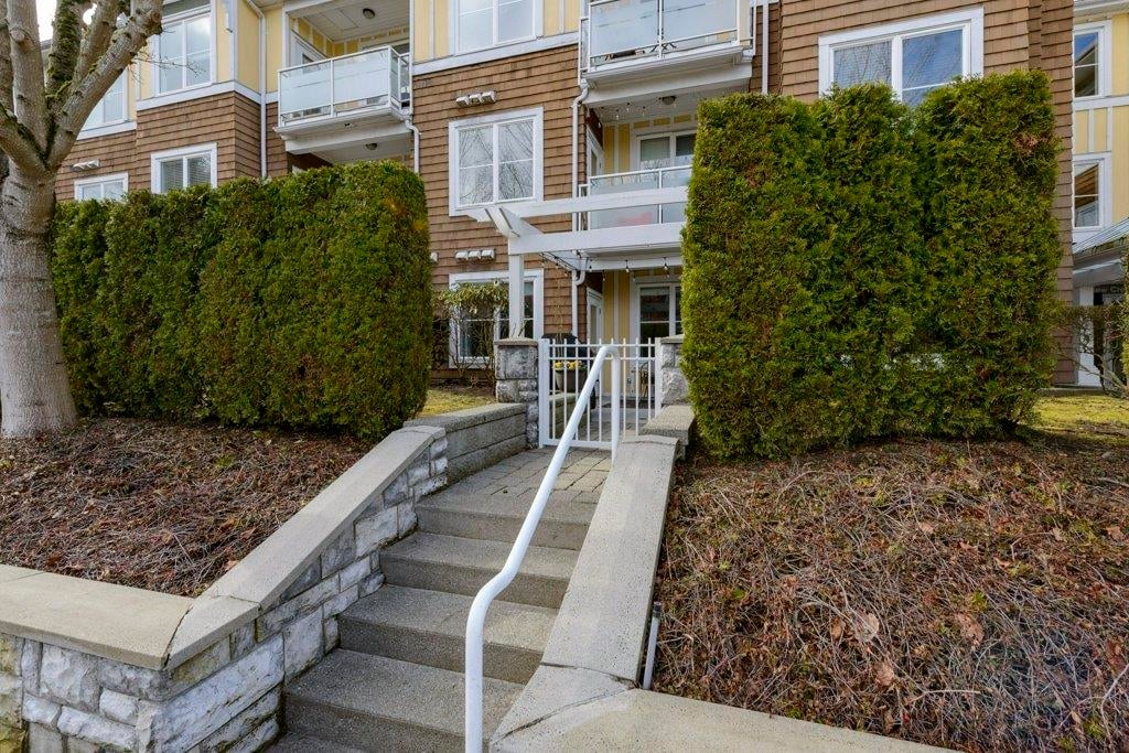 101-1375 View Cres