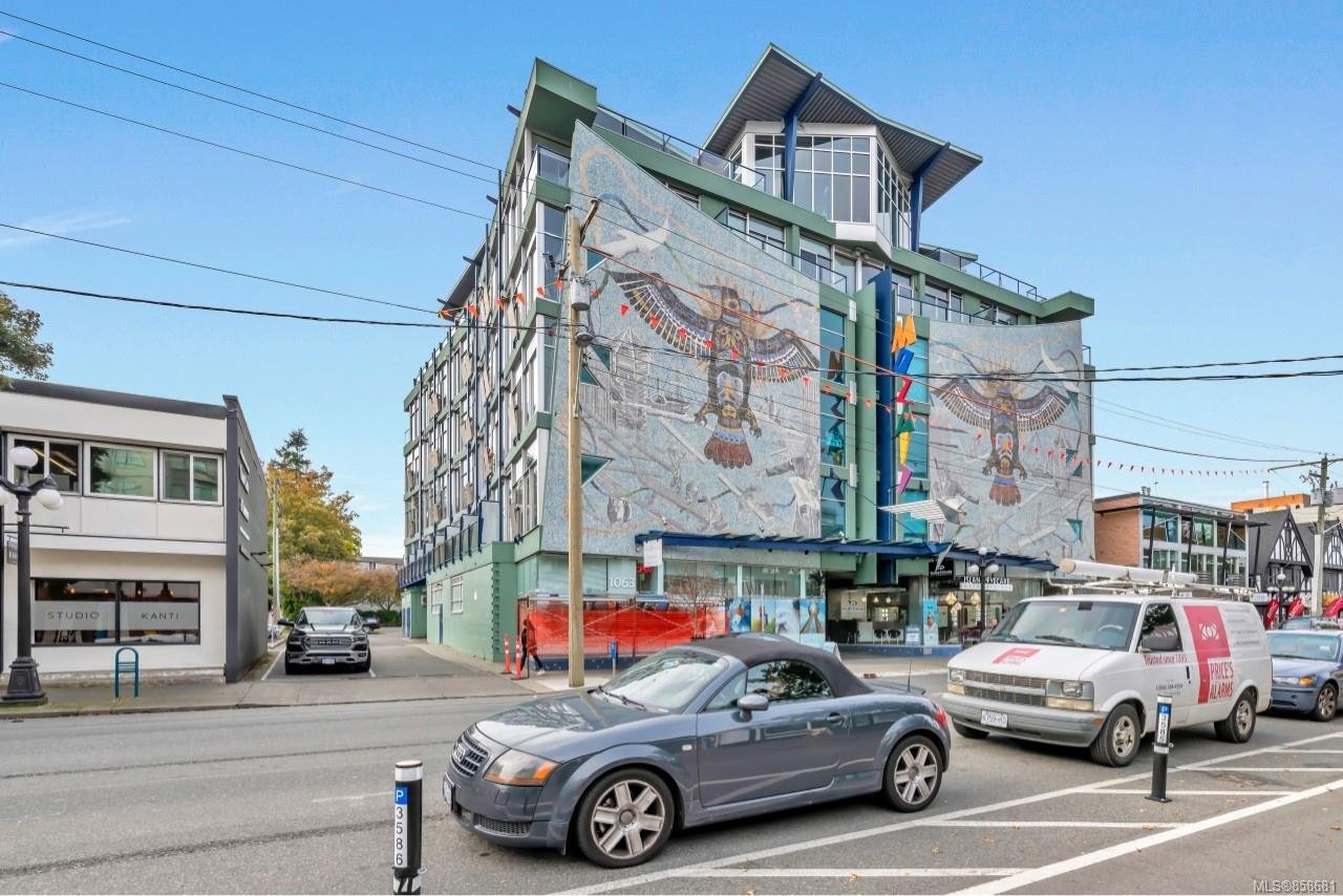 209-1061 Fort St