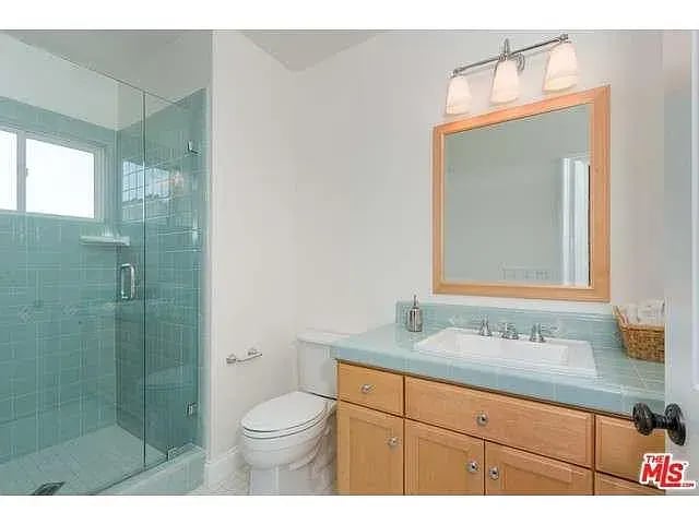 1555 Club View Dr