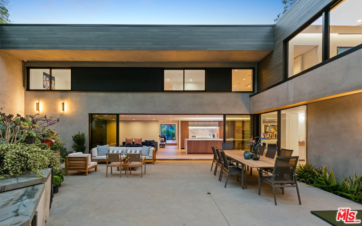 Luxe Oasis