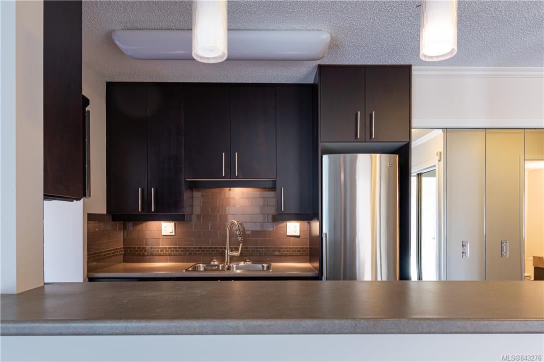 405-2125 Oak Bay Ave