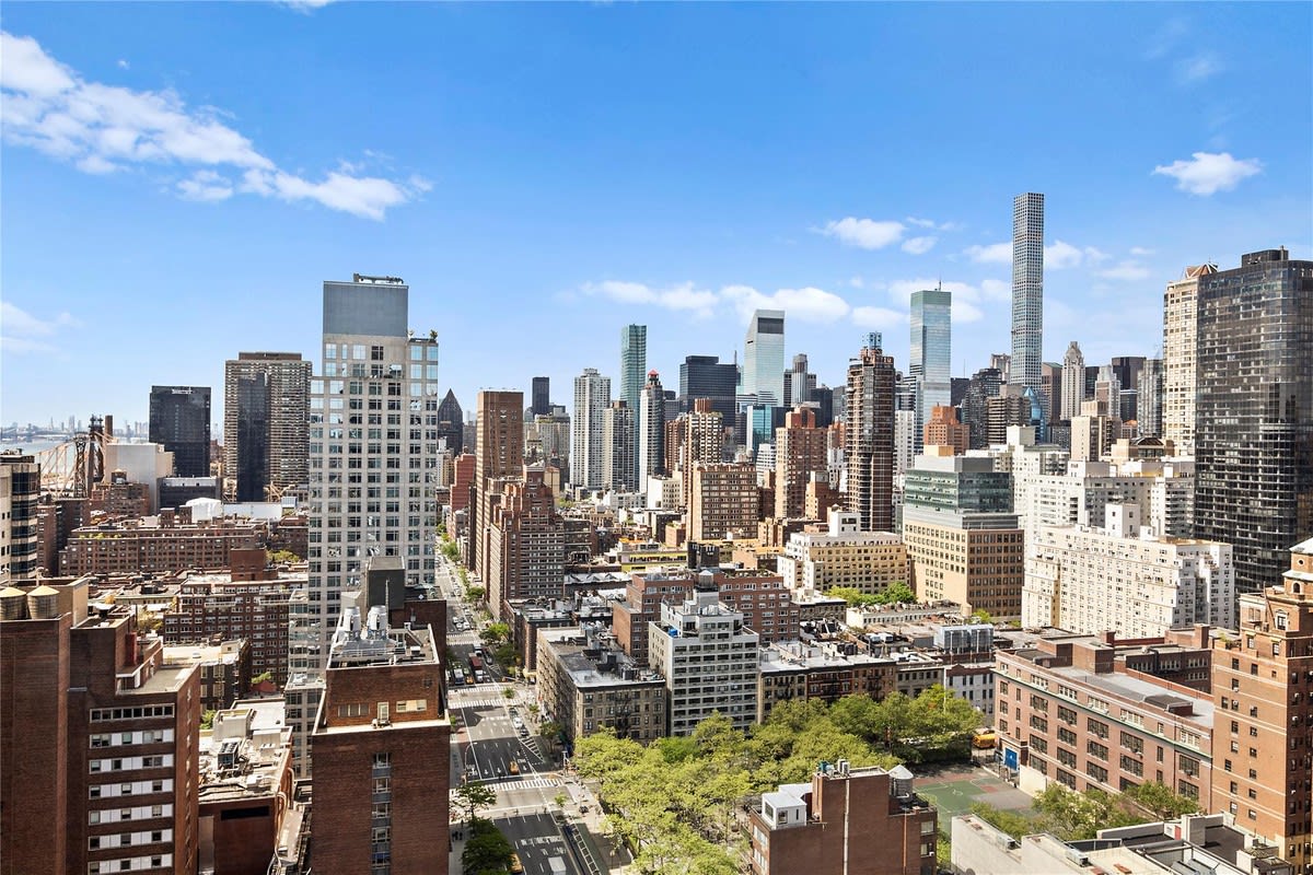 400 E 70th St, #3002