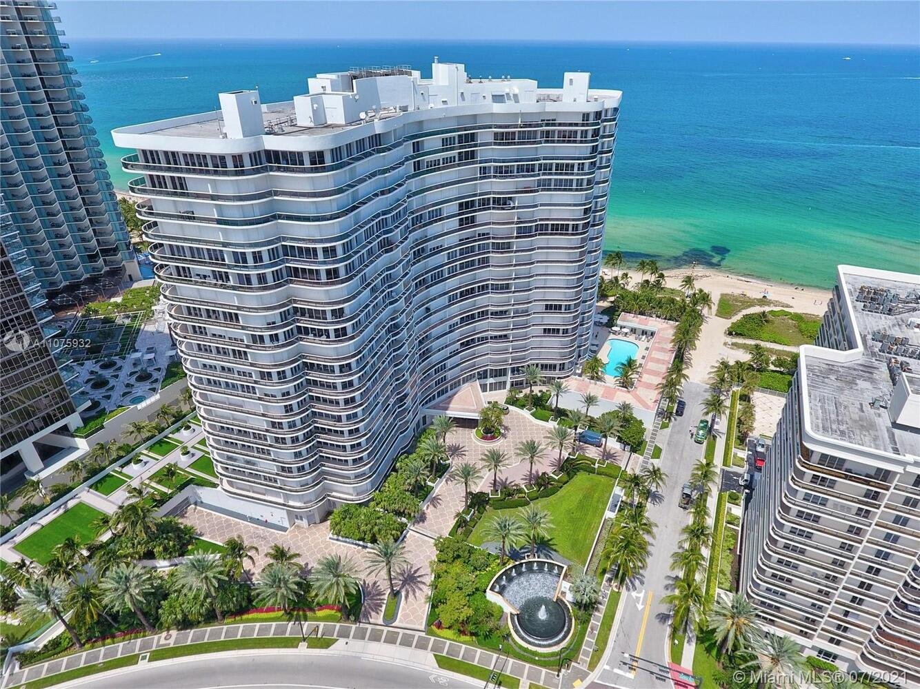 9601 Collins Ave, #505
