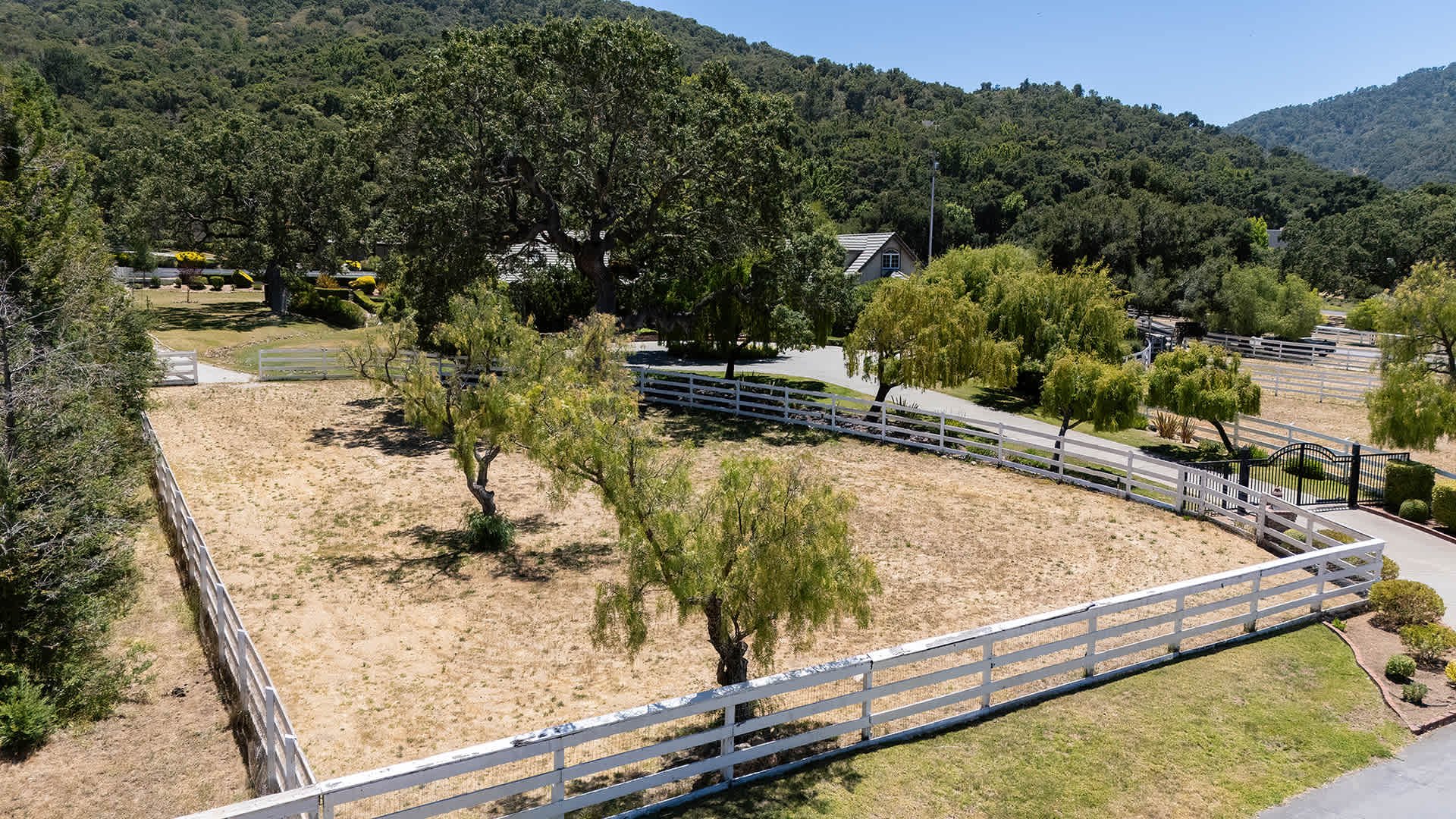 Stunning Equestrian Estate - 6 Sleepy Hollow Dr