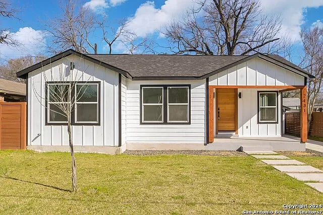 2431 W Woodlawn Ave