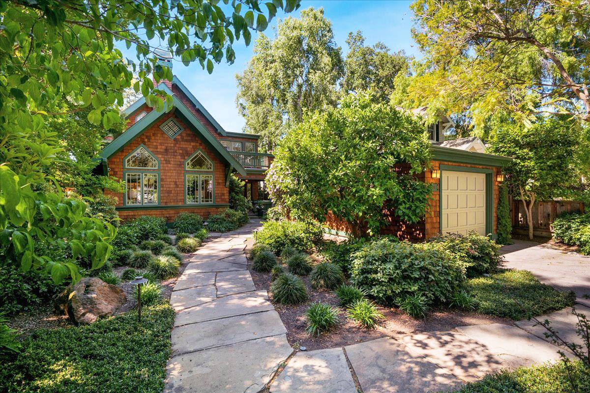 1044 Forest Ave
