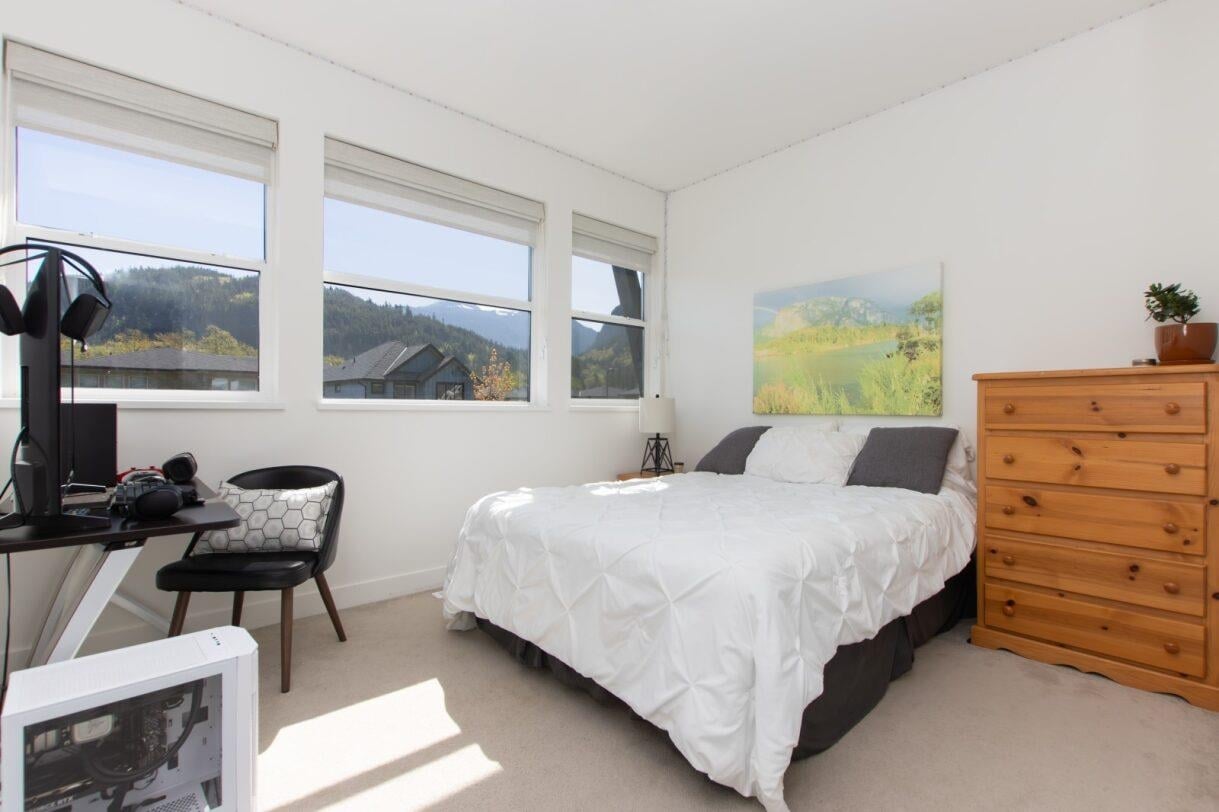 39253 Falcon Cres
