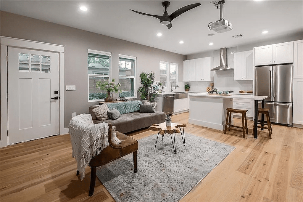 405 W North Loop Blvd #2, Austin, TX 78751