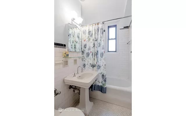 545 West End Avenue Unit: 16A