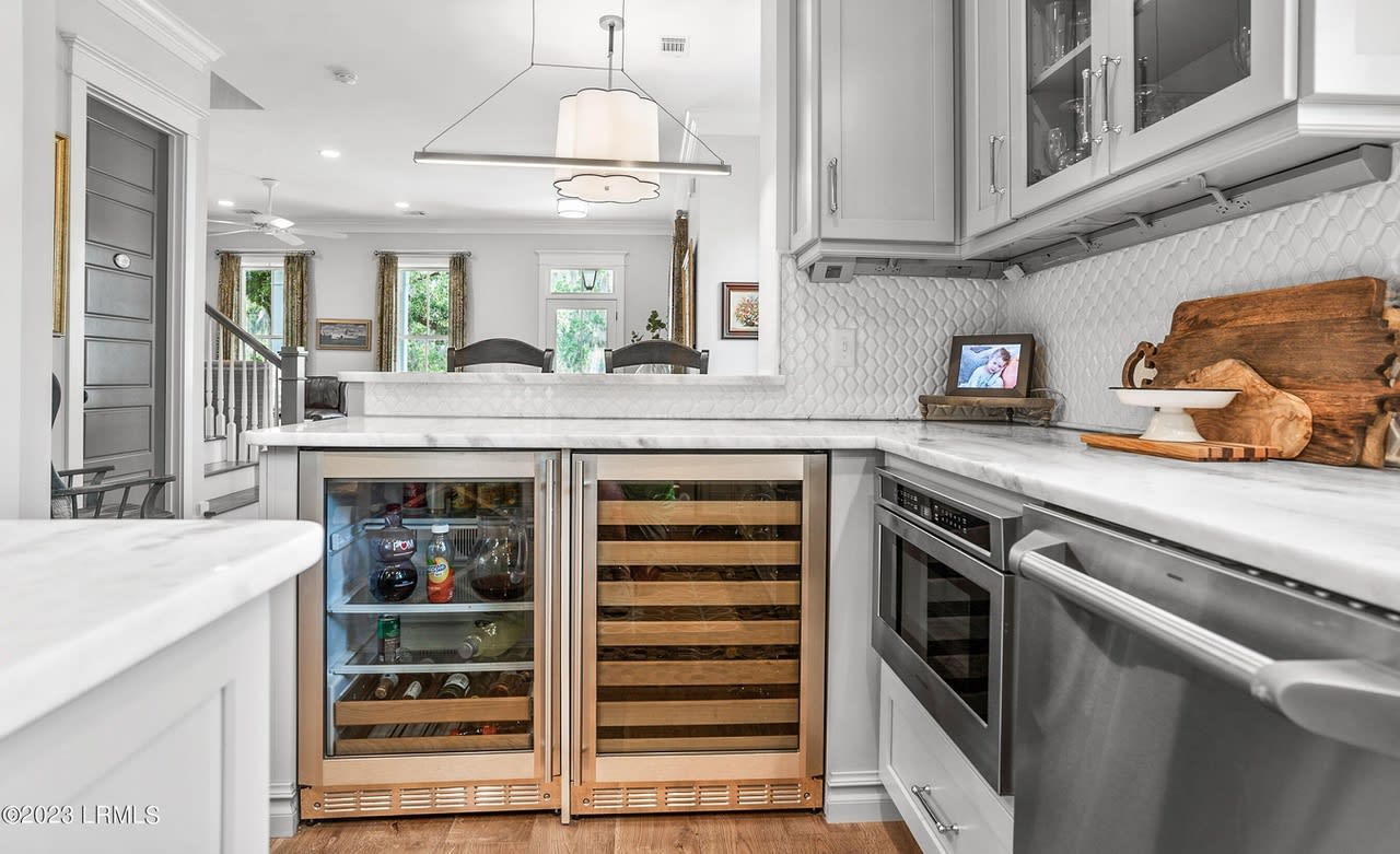 606 New St