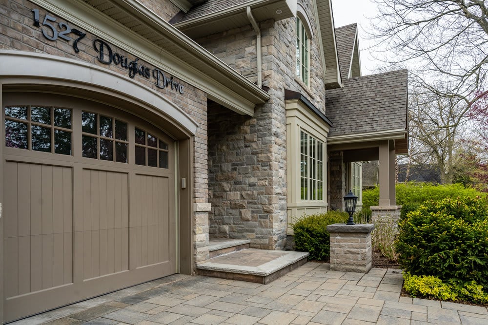 1527 Douglas Dr