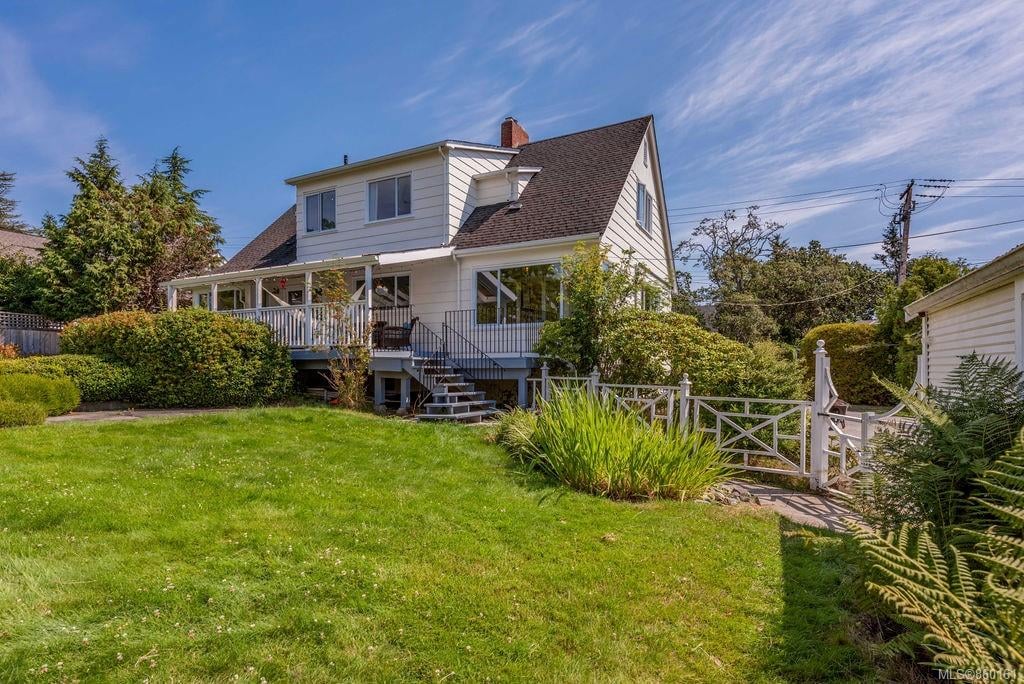 3084 Cadboro Bay Rd