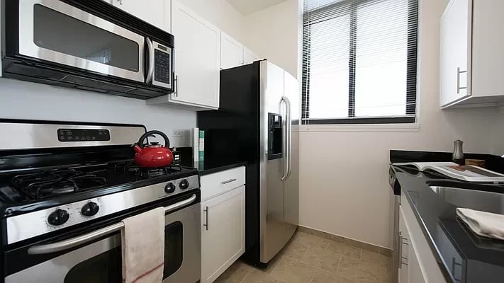 180 Montague St Apt: 21B