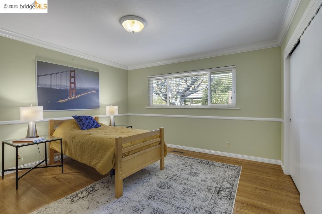 1863 Lakeview Ct