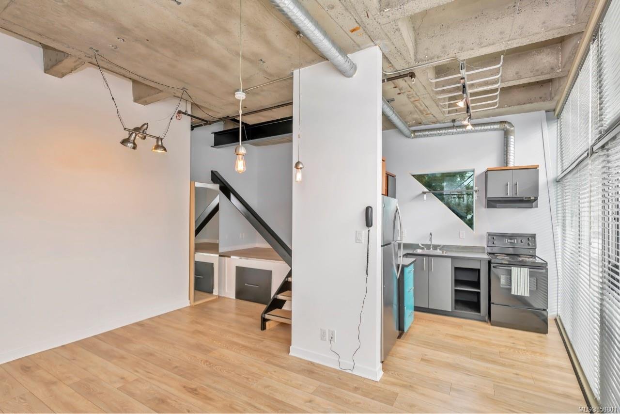 209-1061 Fort St