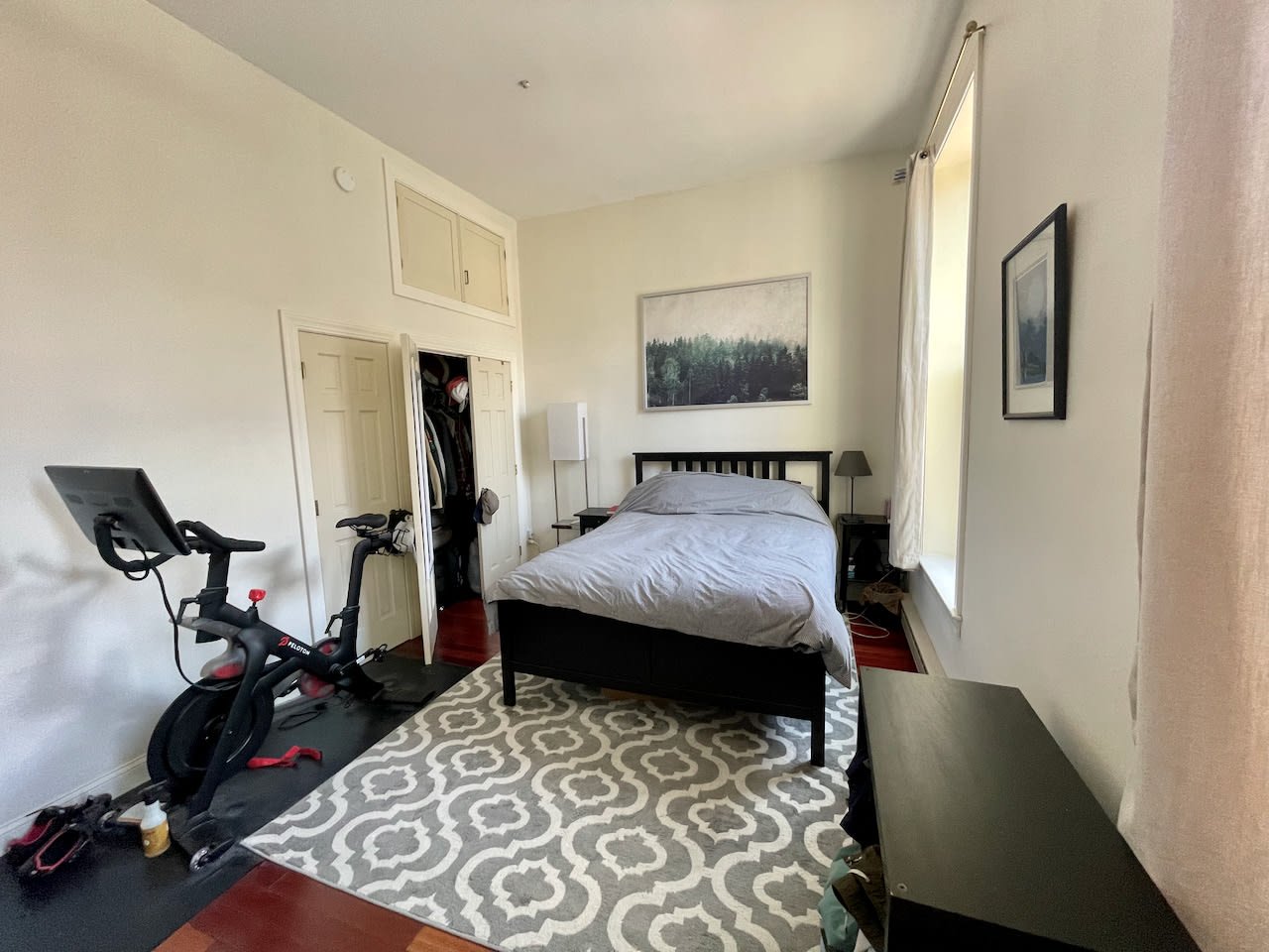 Dwight Street - Sunny 1 Bedroom 1 Bathroom w/ updated Kitchen! Available JUNE! 
