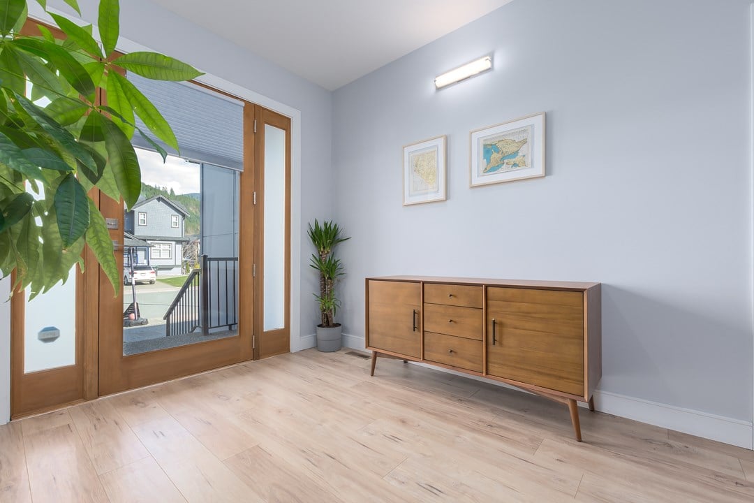 39217 Falcon Cres