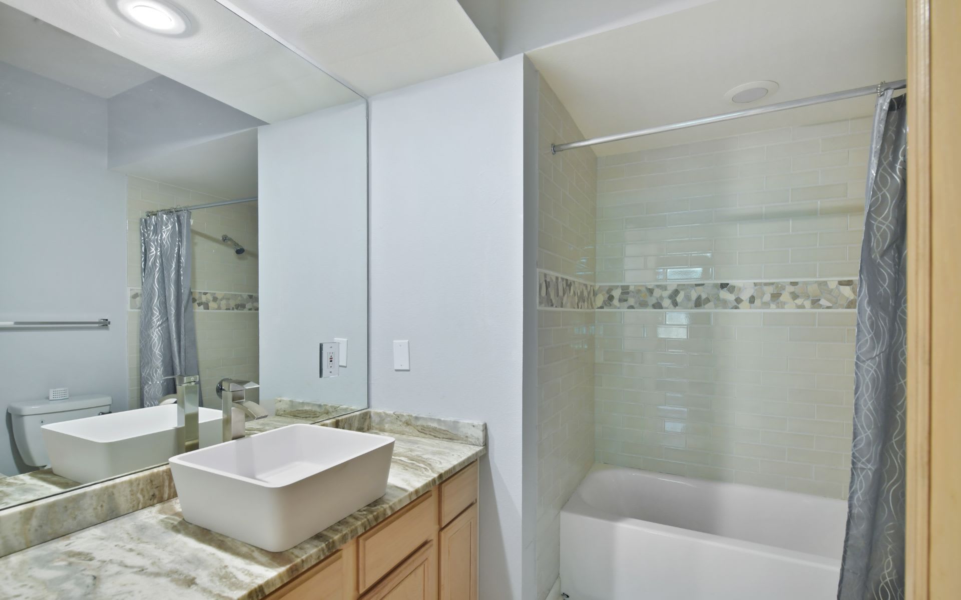 3777 Peachtree Road NE Unit: 924