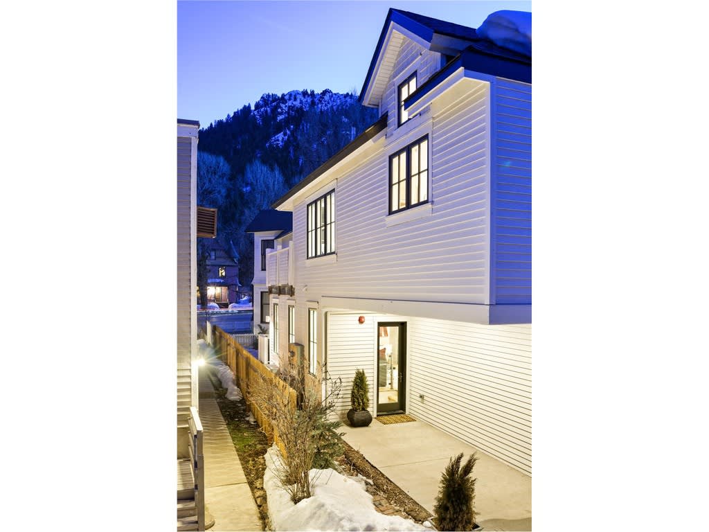 332 W Main St #B
