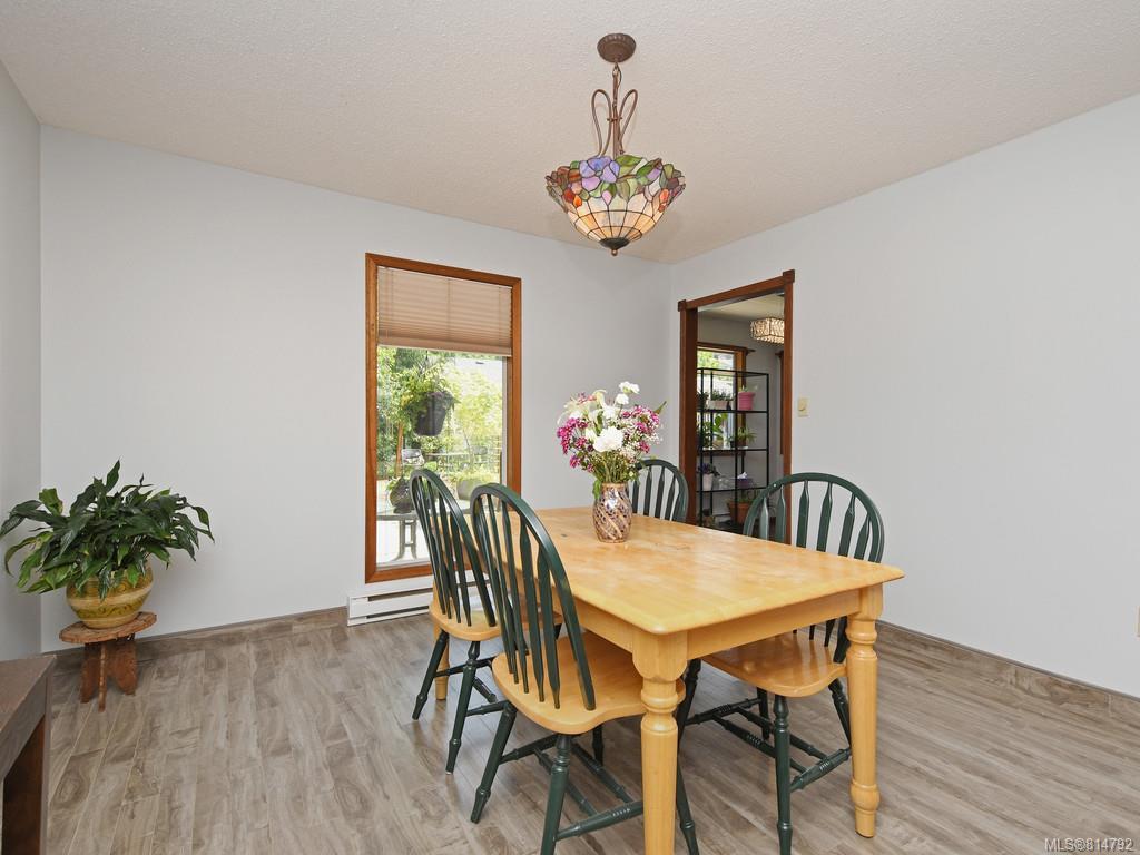 6667 Woodgrove Pl, Sooke