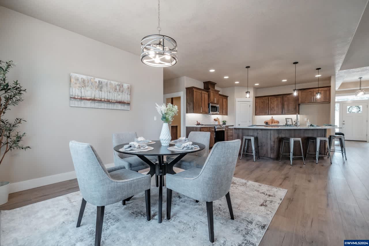 708 NW George Ct