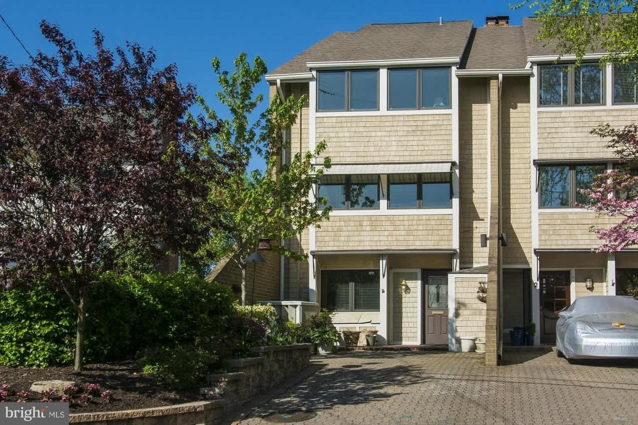 1 Horn Point Ct