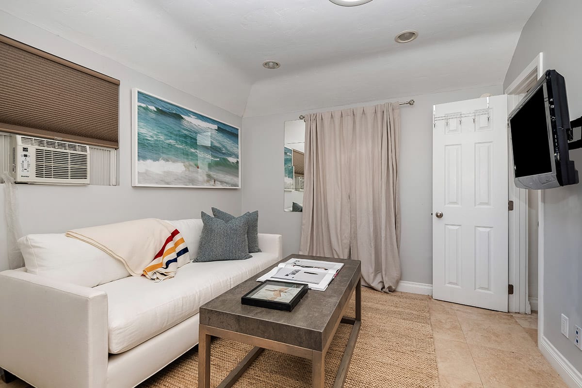 1600 Benedict Canyon Dr