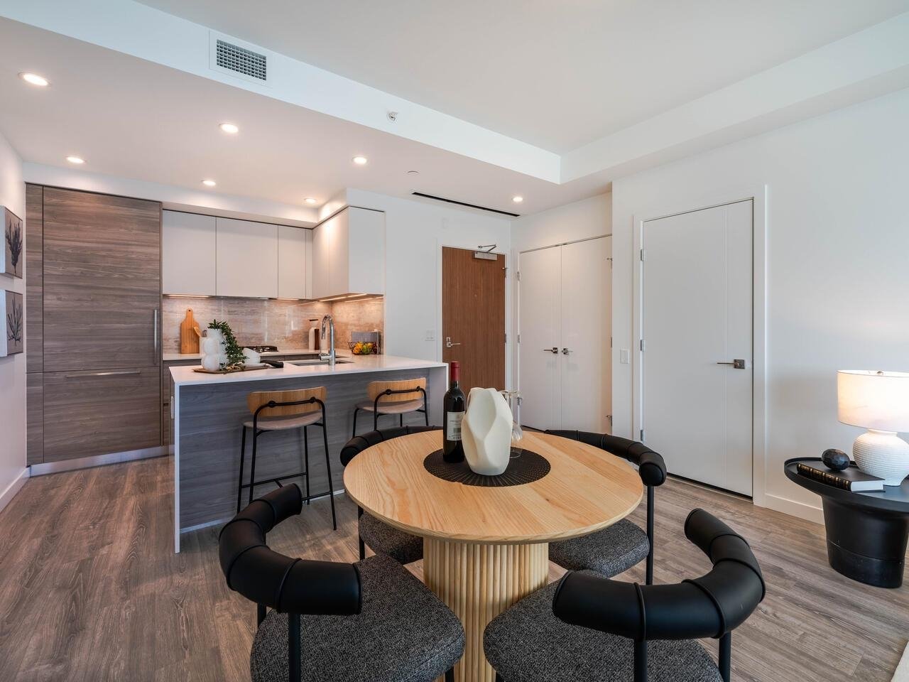 906-680 Quayside Drive, New Westminster