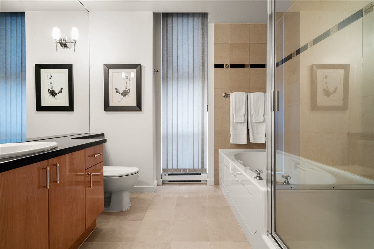 502-1099 Marinaside Crescent, Vancouver