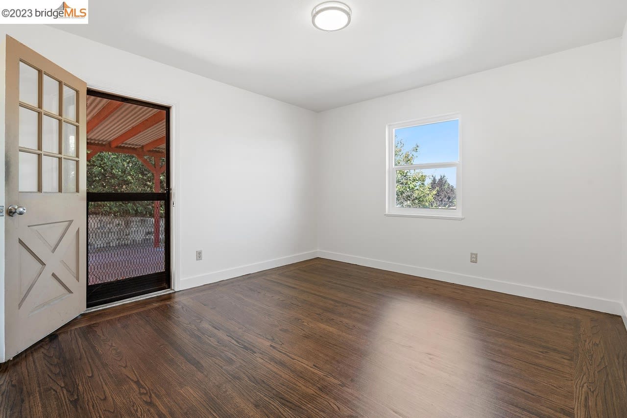 2454 San Carlos Ave