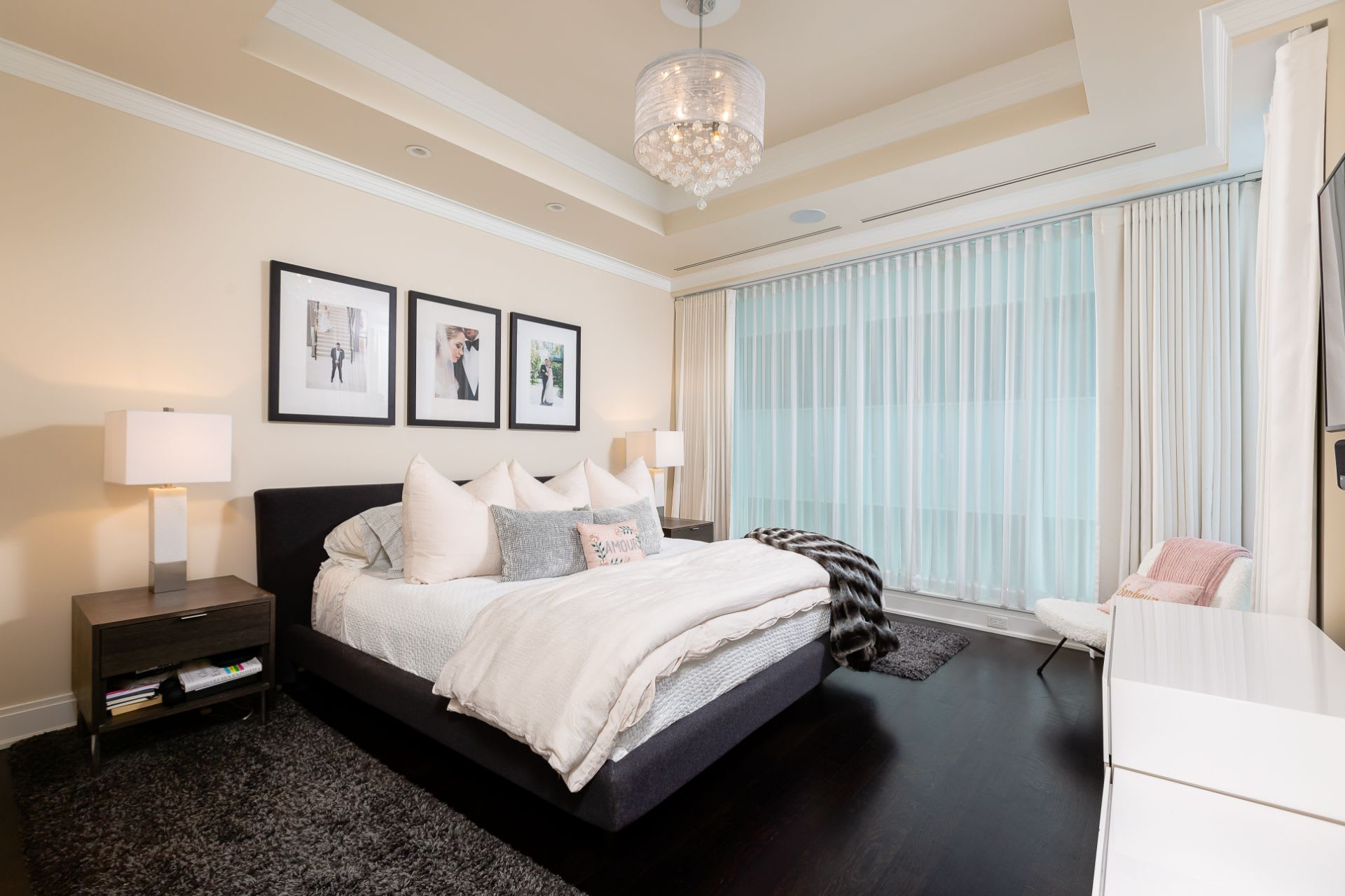 206 Bloor St W 
