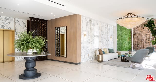 Prime Lease in Full Service Building