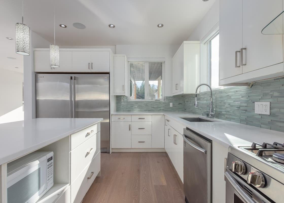 1812 Willow Cres