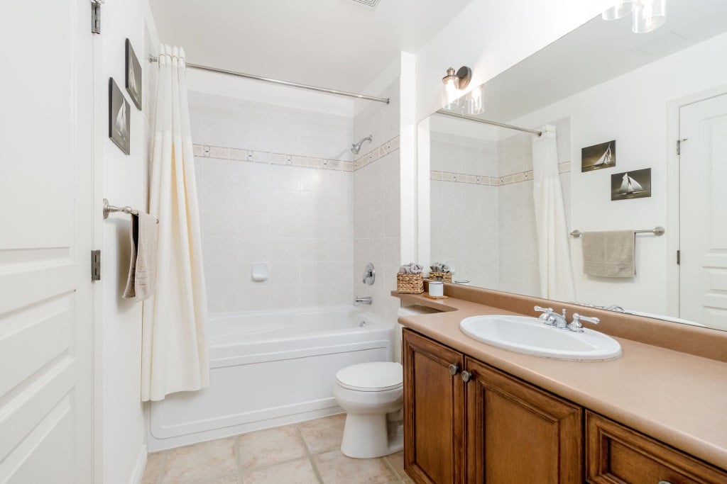 262-2175 Salal Dr