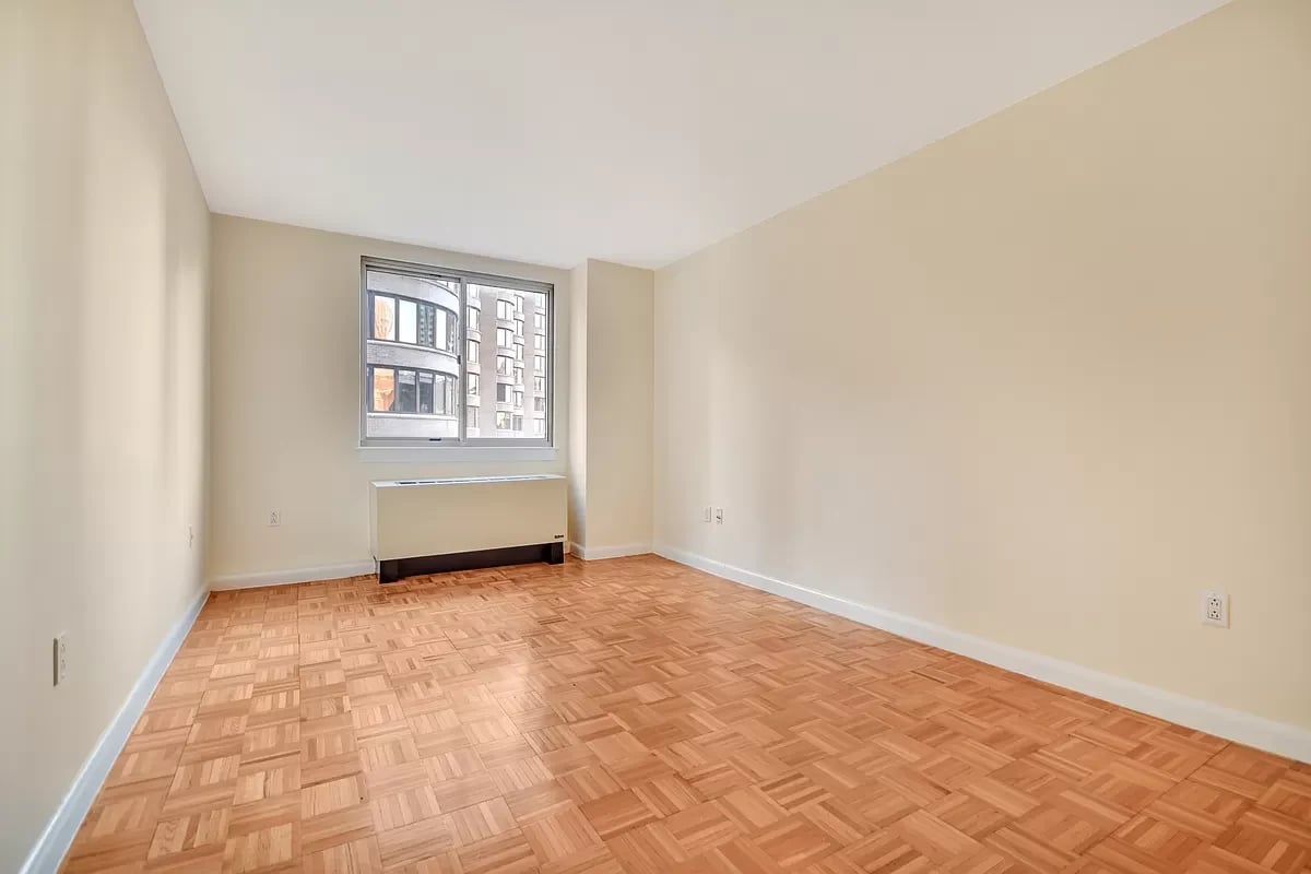 308 E 38th, #11C