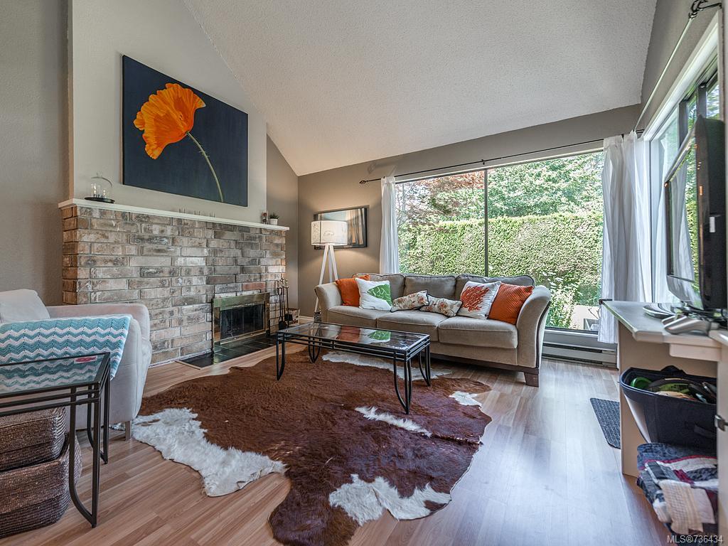 2-1319 Gladstone Ave, Victoria