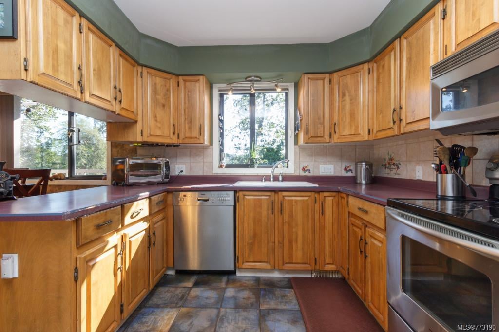 1222 Crown Cres