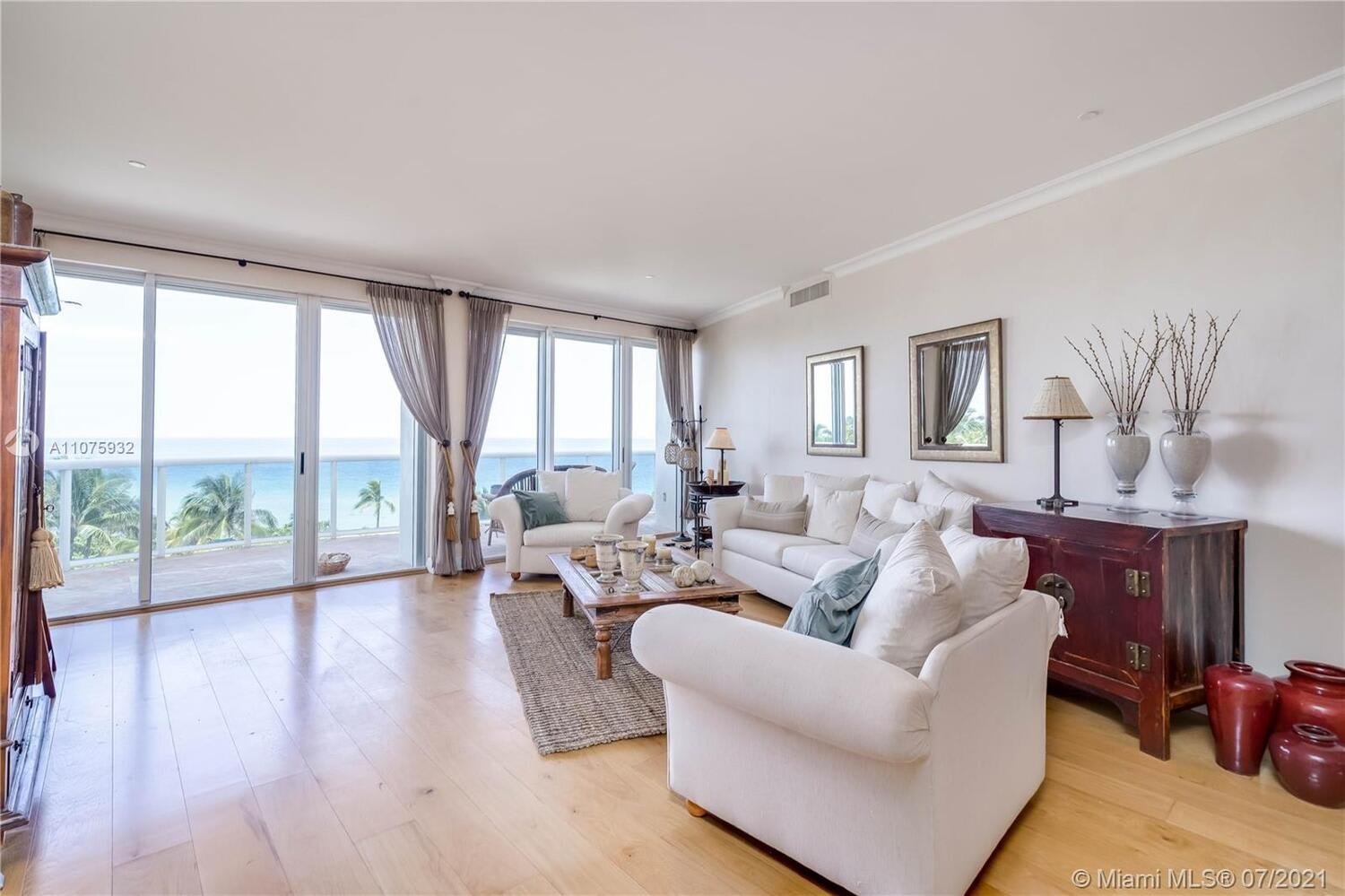 9601 Collins Ave, #505
