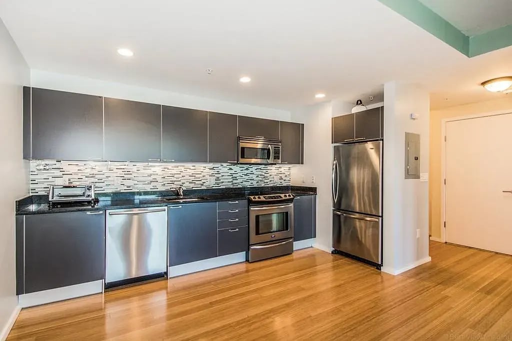 2 Earhart St, #305
