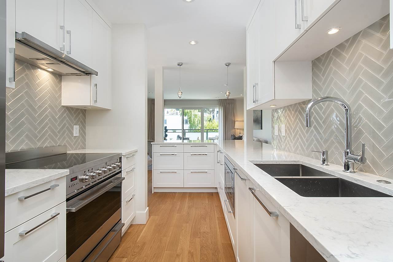 301-2255 York Ave