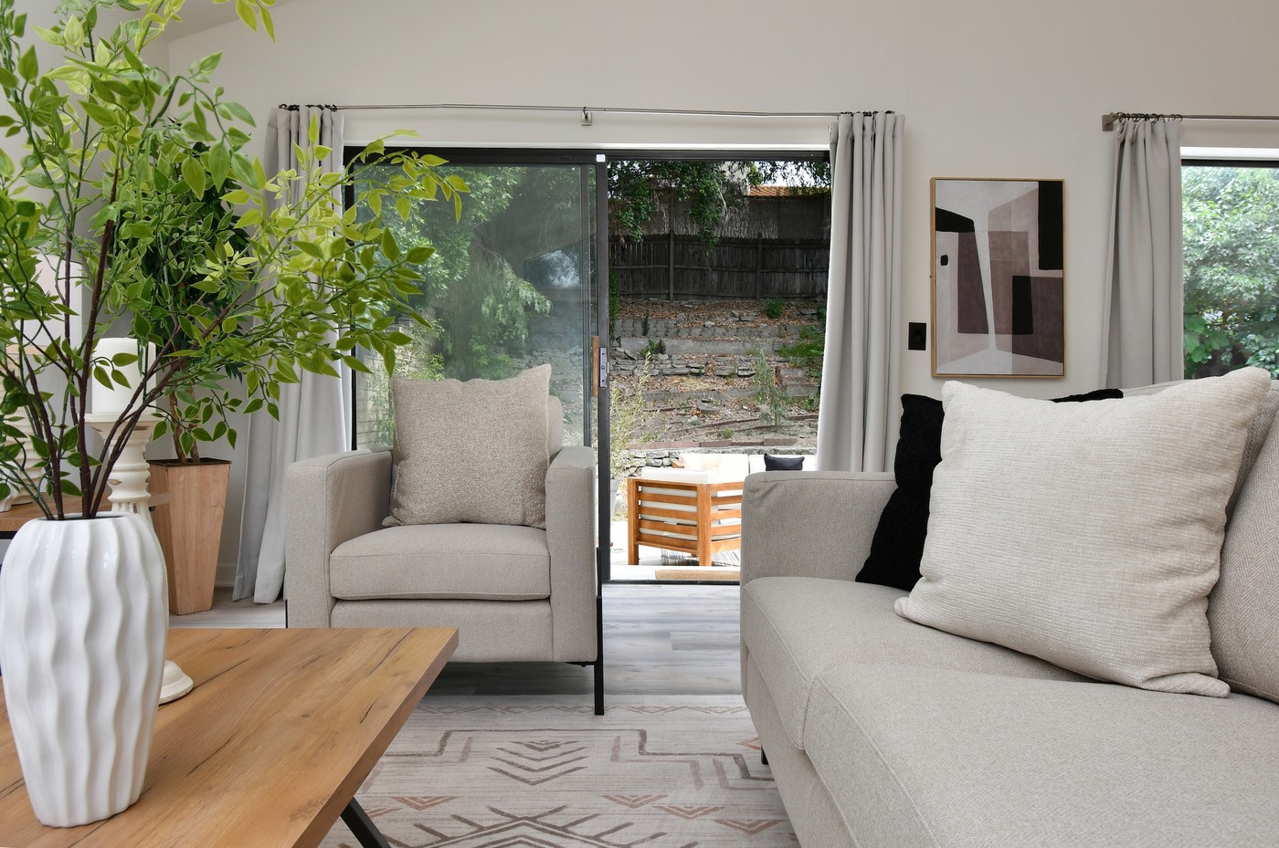 Light filled living area at 22522 Avenue San Luis Woodland Hills