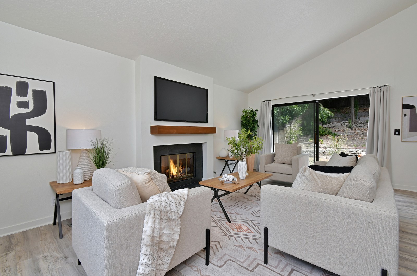 Exterior of 22522 Avenue San Luis in Woodland Hills California
