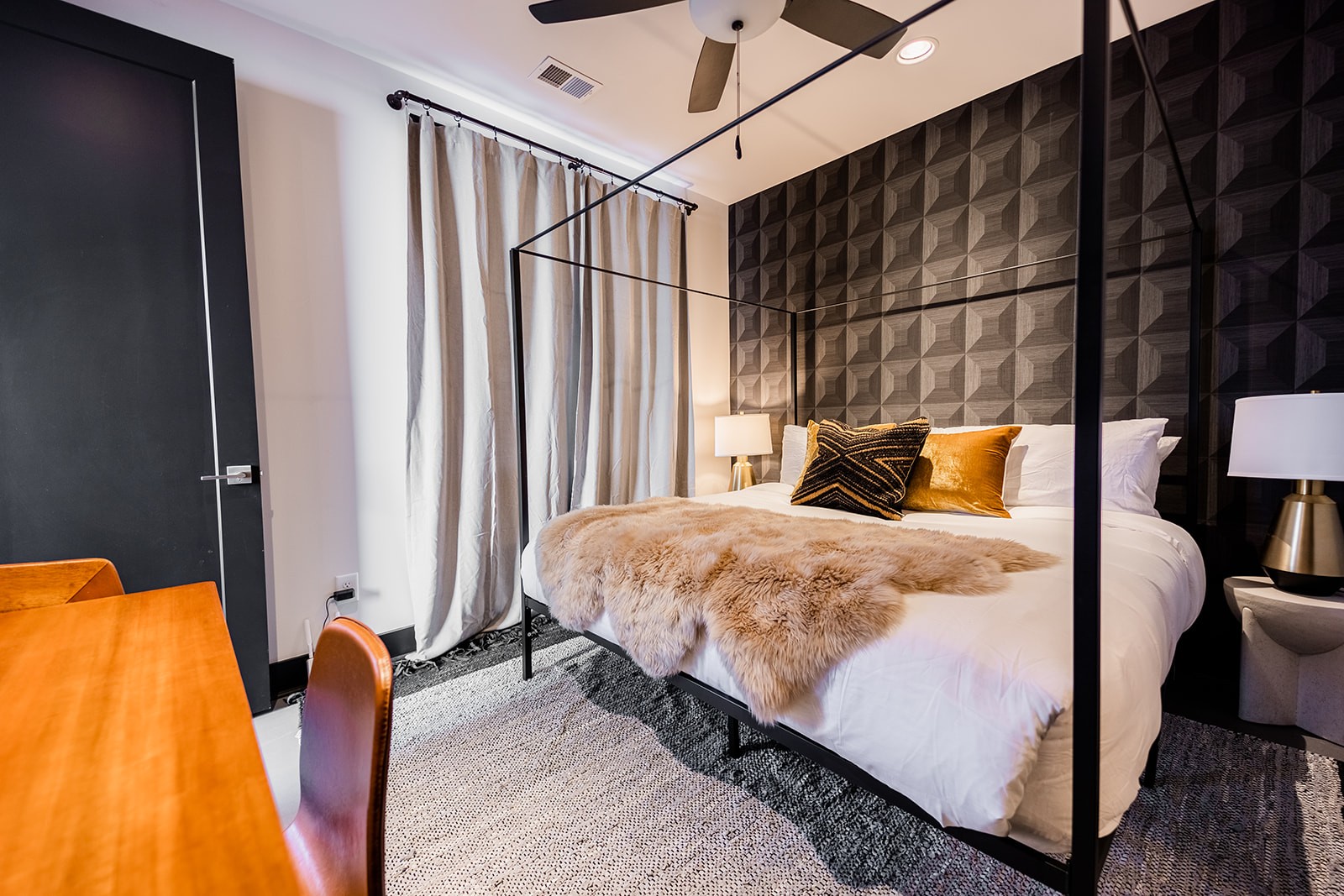 Heart of the Gulch interior 8