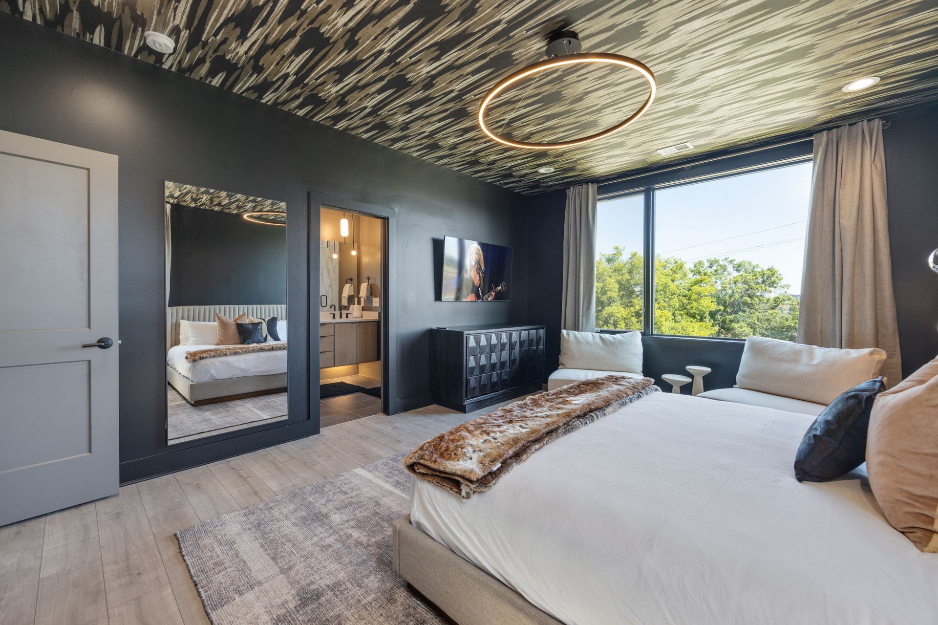 The Summit interior 26