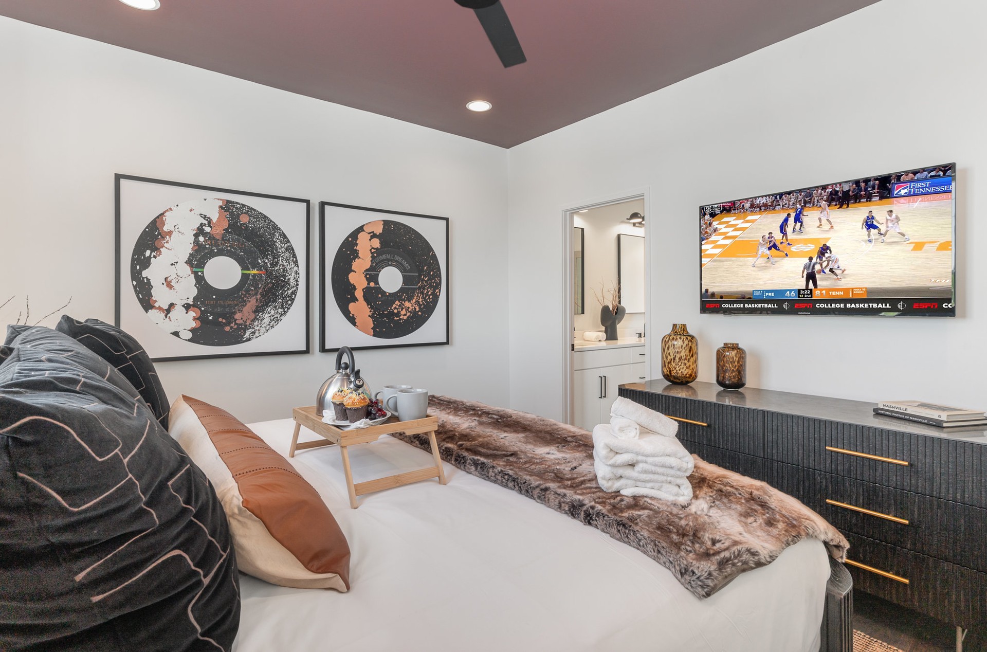 Groovy- TN interior 23