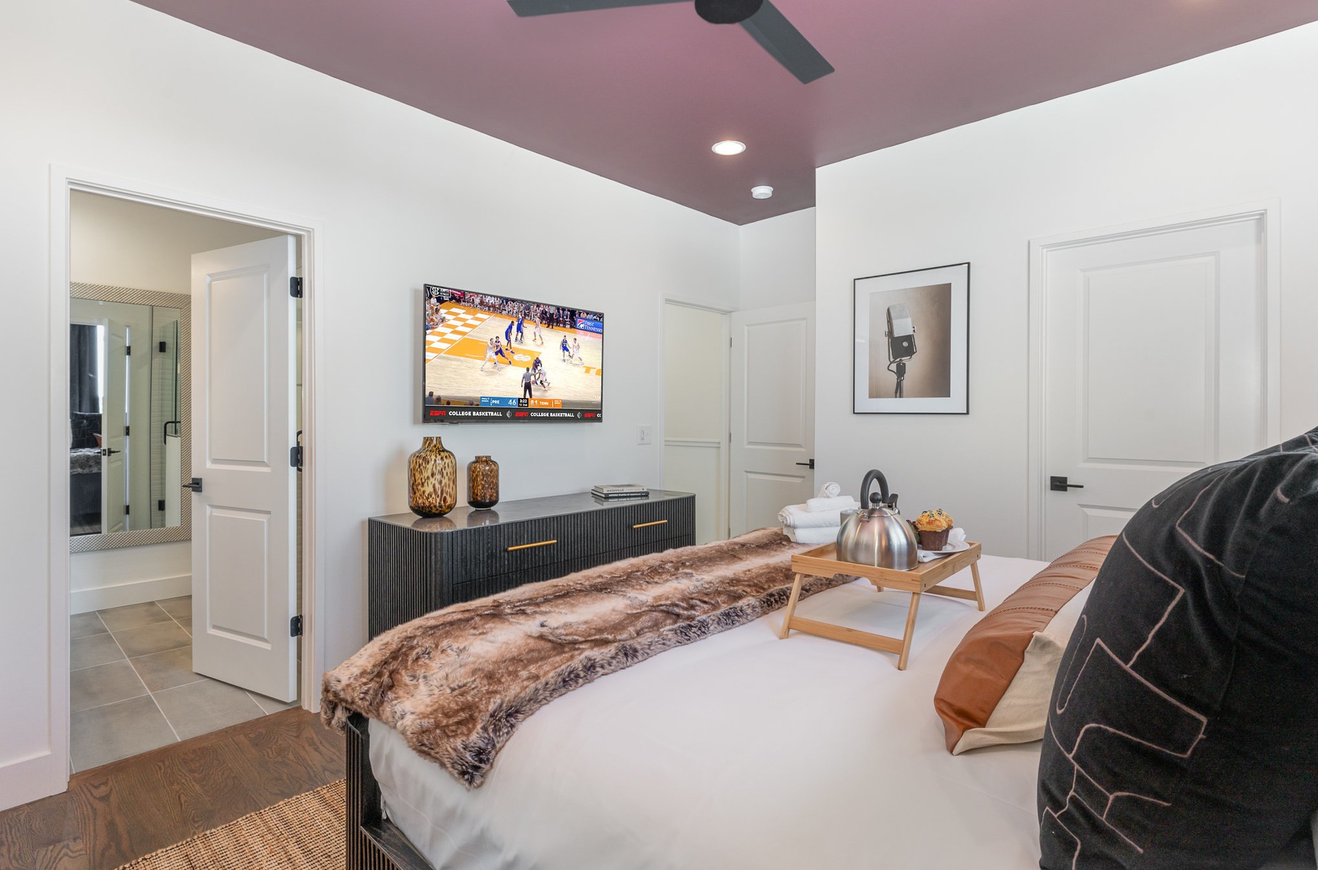 Groovy- TN interior 18